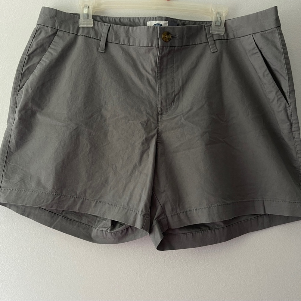 Old Navy gray khaki shorts size 16